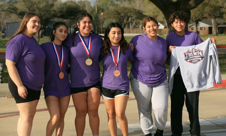 UVAS SQUAD. The girls powerlifting team all gathered around for a picture so they can forever remember this day since most of them were all seniors and it was their last meet. 
