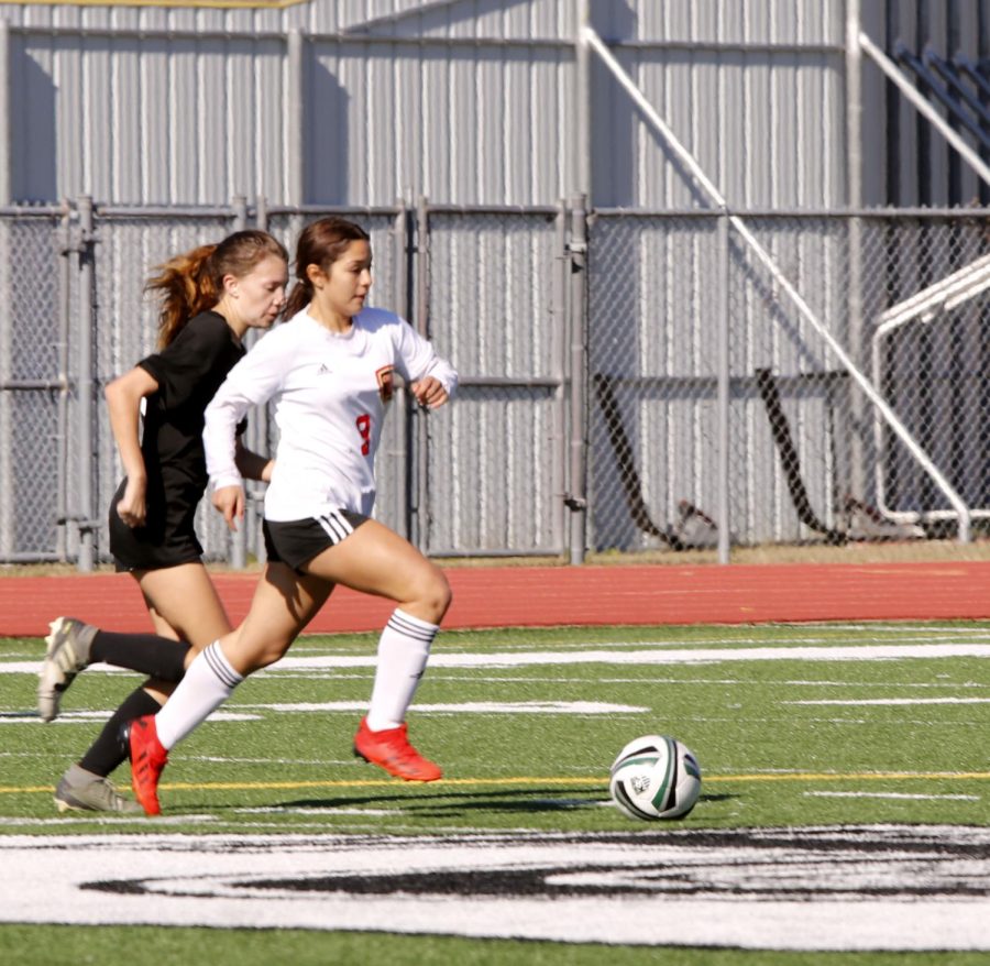 Giselle Benitez (9) dribble towards opponent goal attempting to score.
