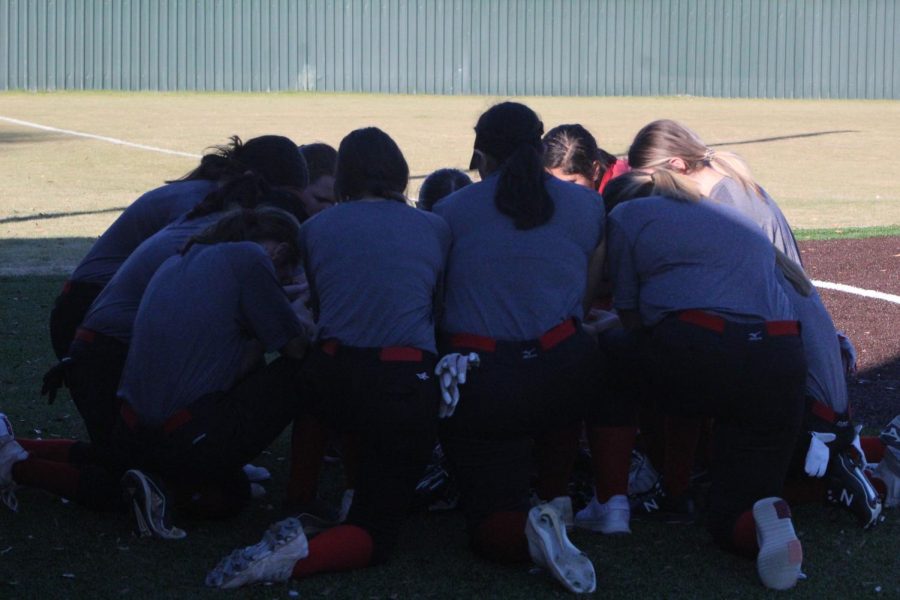 jv teams prays together before playing there first game agents the Elkins high school