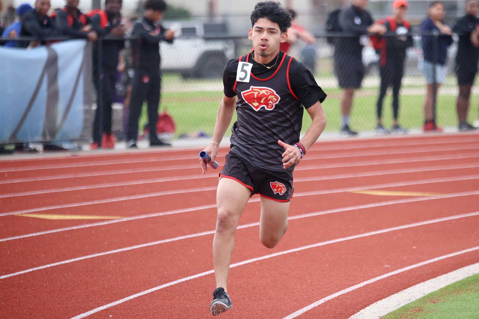 ATHLETE SPOTLIGHT: Homero Rangel, Track and Cross Country – Creek Compass