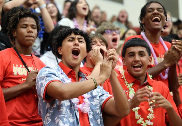 Navigation to Story: GALLERY: Beach Pep Rally