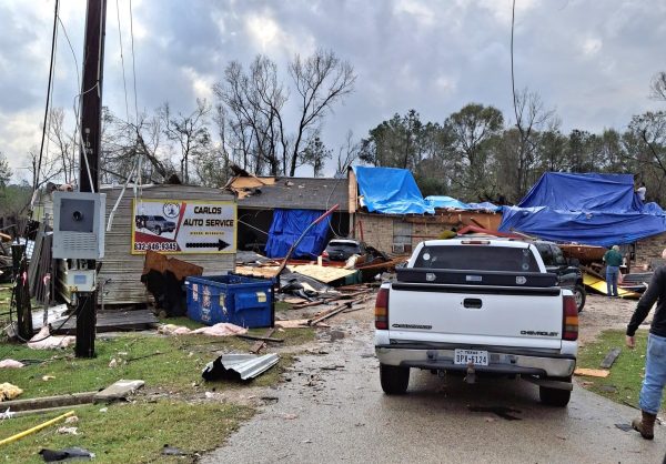 Navigation to Story: Tornado tears through feeder zone