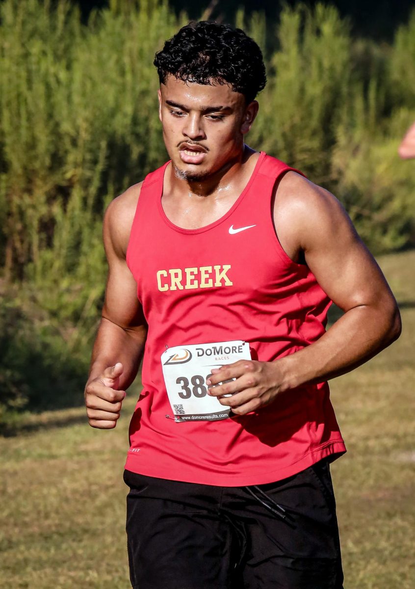 UNTAMED. Senior Justin Ucles pushes through the heat on Sep. 13 at the Dayton Invitational Meet. Despite all odds, Ucles continues his pace towards his final lap as others slow down.