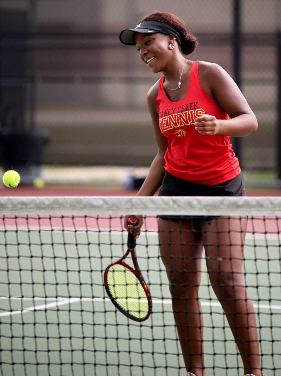 FAIR GAME. Senior Destiny Sparks, warming up with an opponent before the Oak Ridge game on Thursday, Sept. 23, 2025. “When I first started tennis I was in 8th grade, I was scared to try out, but everyone on the team was a beginner like me, so I built up confidence,” Sparks said “For the last two summers, I've taken private lessons taking tennis more seriously. My coach told me about all the opportunities I can pursue, taking tennis to college from a scholarship, and making money from doing something I love.”