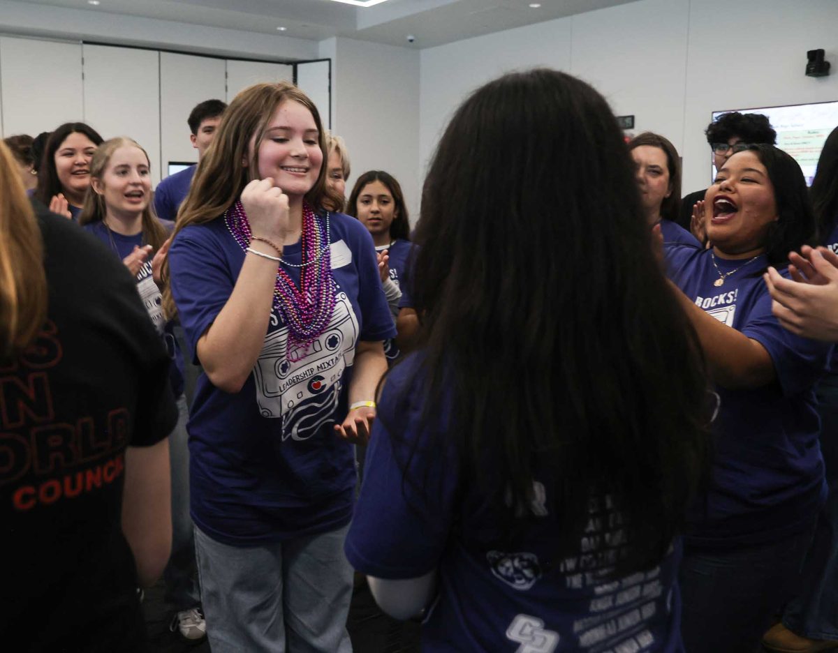 SHOOT. Senior Jackeline Ortiz plays rock,paper scissors against a middle school student during the Mid-Level Conference on Monday, Feb. 9, 2026. This was Ortiz’s first time going to the conference and only had positive things to say about the event. “This was my first and last time at a Mid-level conference and the only word I have to describe it is ‘Perfection,’” Ortiz said. “I enjoyed getting to know people from other student councils and encouraging the middle schoolers to continue being a part of stuco.”