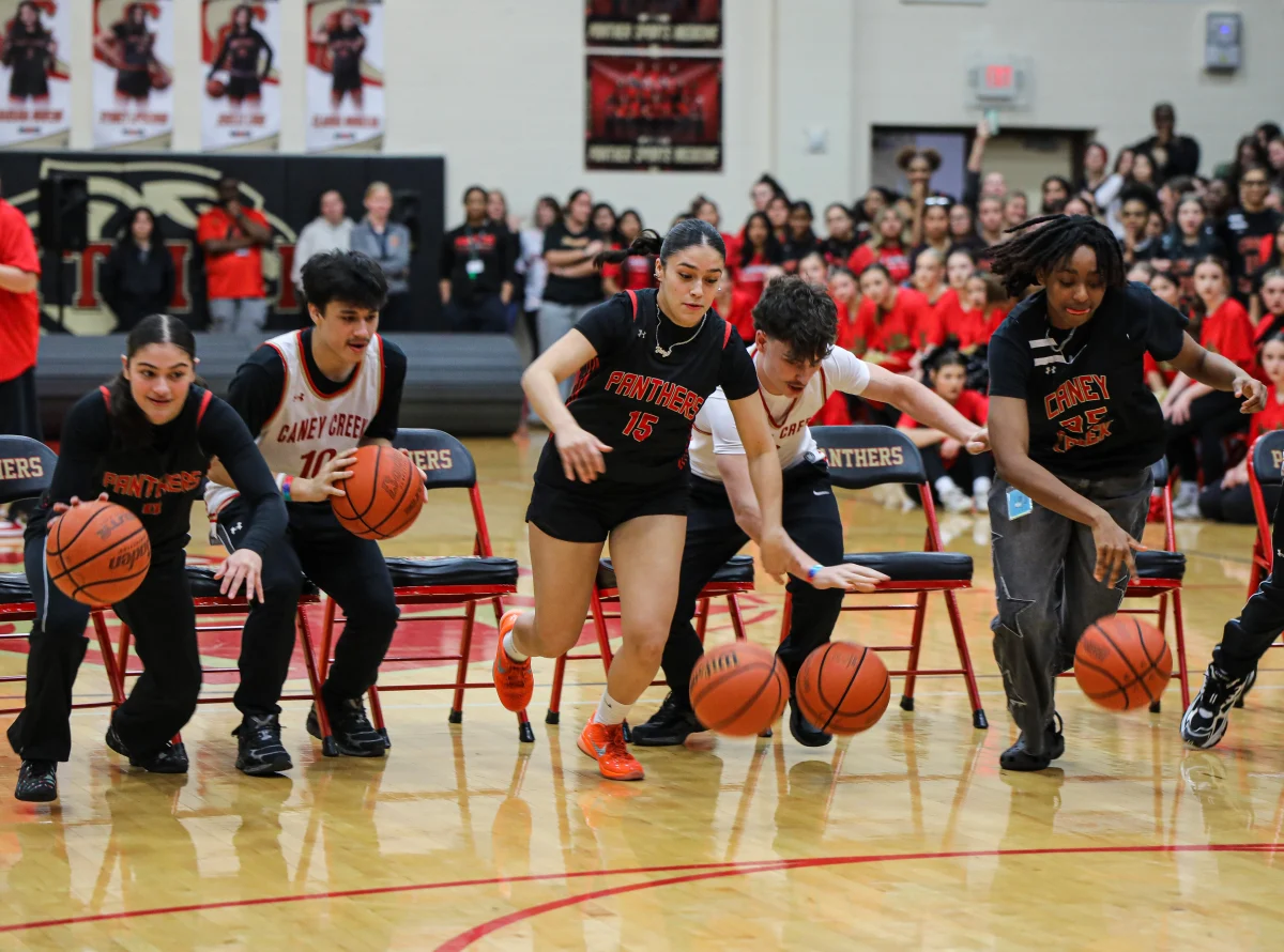 READY, SET, GO. Senior Yeiry Zamudio rushes to the basketball net to score a point during the winter sports pep rally on Thursday, Feb. 5, 2026. All basketball players were instructed to run and score then run back to their chairs, but each time a chair was removed, eliminating players